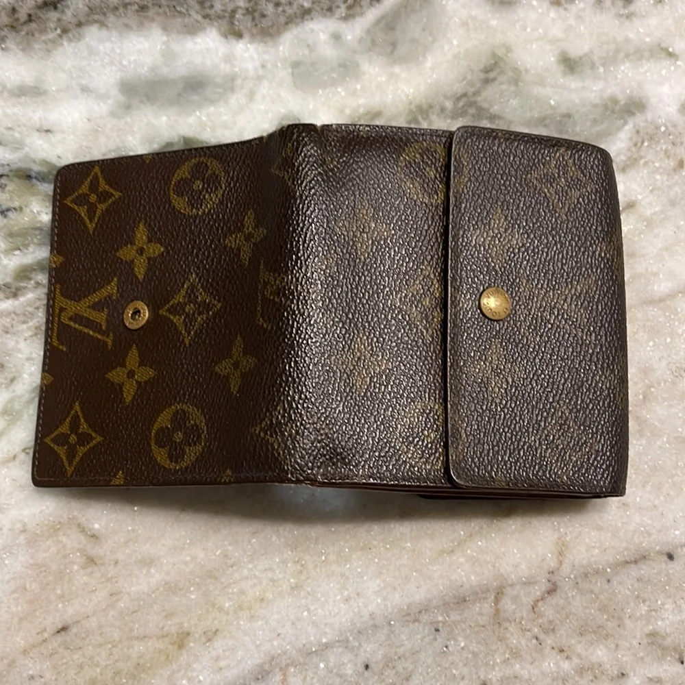 Louis Vuitton Men's Monogram Elise Wallet